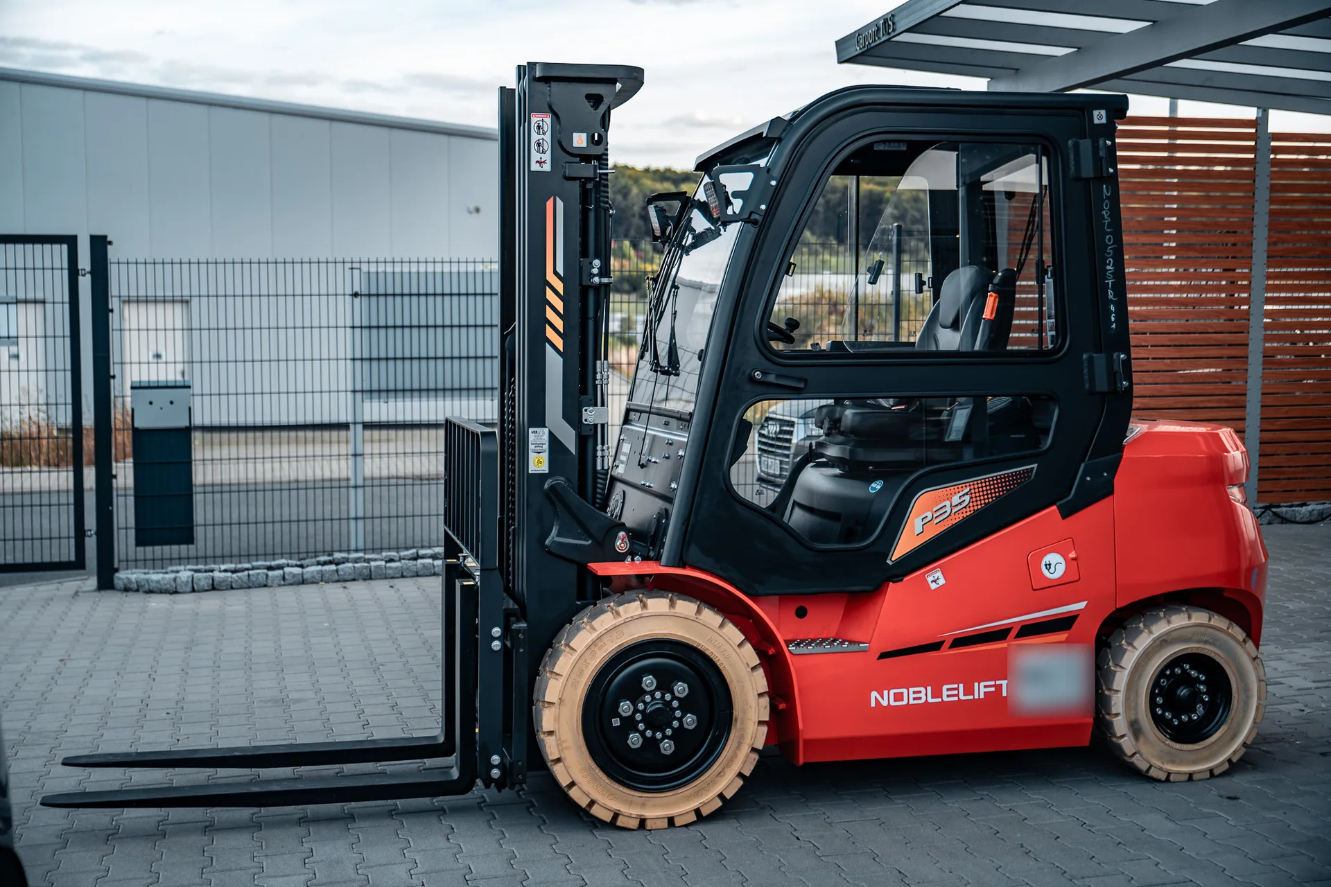 Noblelift Li-ion Electric Forklift 3.0 / 3.5 / 3.8 t | 80 V | Full Cab | Triplex up to 4,800 mm | from 16,900 € net
